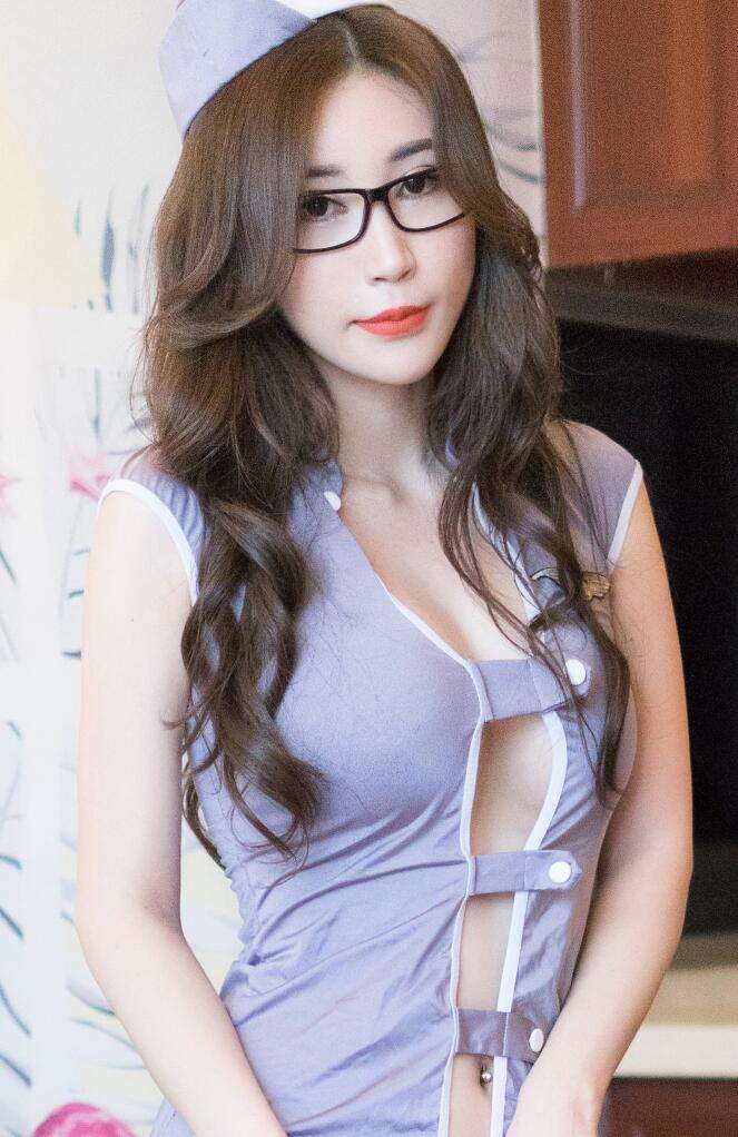 《爆乳女教师》HD在线